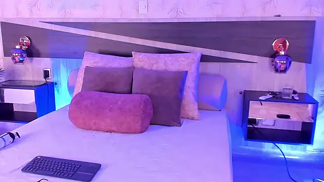 Adaa Stone online show from 12-18-25, 03:45