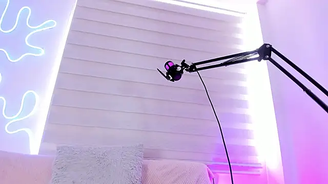 Snapshot of missweetpeach chatting on 10-21-25, 01:34 missweetpeach online show from 10-21-25, 01:34