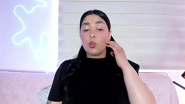 Snapshot of missweetpeach chatting on 10-23-25, 12:48 missweetpeach online show from 10-23-25, 12:48