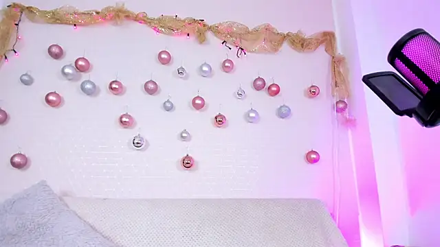 Snapshot of missweetpeach chatting on 12-18-25, 11:44 missweetpeach online show from 12-18-25, 11:44