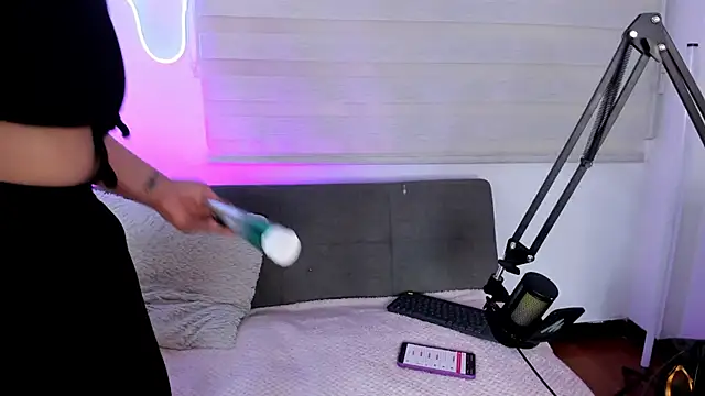 Snapshot of missweetpeach chatting on 01-13-26, 01:00 missweetpeach online show from 01-13-26, 01:00