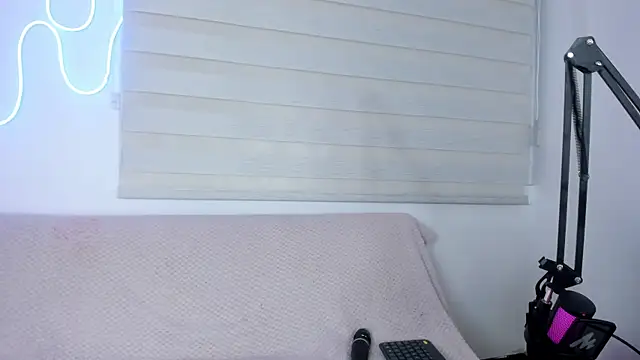 Snapshot of missweetpeach chatting on 01-17-26, 12:04 missweetpeach online show from 01-17-26, 12:04