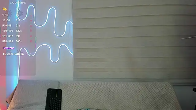 Snapshot of missweetpeach chatting on 02-12-26, 01:11 missweetpeach online show from 02-12-26, 01:11