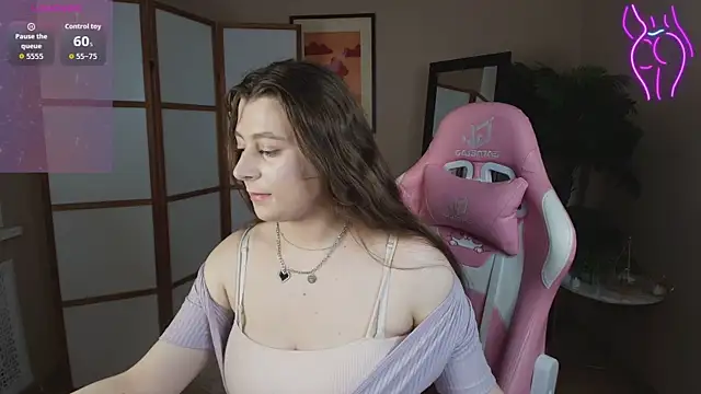 Snapshot of Queen_Michelle_ chatting on 09-17-25, 09:27 Queen Michelle online show from 09-17-25, 09:27