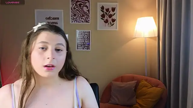 Snapshot of Queen_Michelle_ chatting on 10-08-25, 09:23 Queen Michelle online show from 10-08-25, 09:23