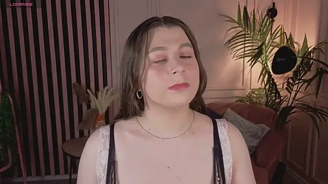 Snapshot of Queen_Michelle_ chatting on 11-16-25, 10:04 Queen Michelle online show from 11-16-25, 10:04