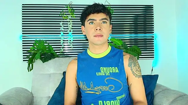 Snapshot of CamiiGuzmanX chatting on 01-12-26, 08:47 CamiiGuzmanX online show from 01-12-26, 08:47