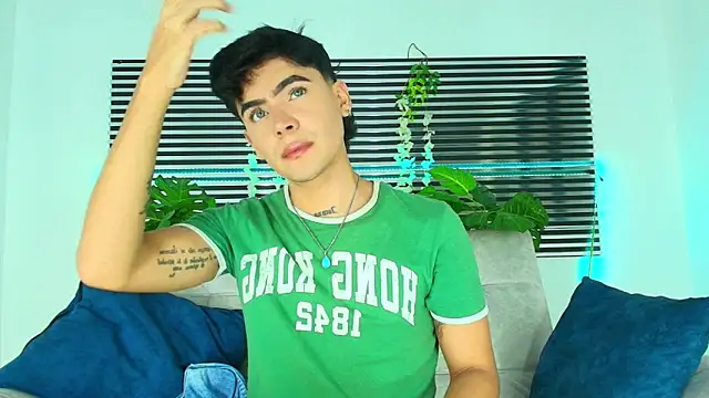 Snapshot of CamiiGuzmanX chatting on 01-13-26, 08:03 CamiiGuzmanX online show from 01-13-26, 08:03