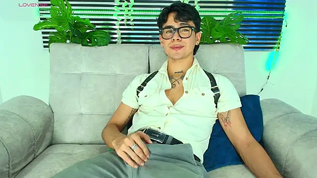 Snapshot of CamiiGuzmanX chatting on 02-04-26, 07:42 CamiiGuzmanX online show from 02-04-26, 07:42