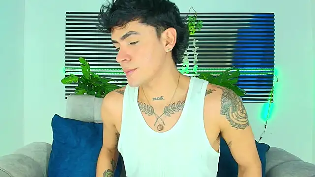 Snapshot of CamiiGuzmanX chatting on 02-05-26, 08:02 CamiiGuzmanX online show from 02-05-26, 08:02