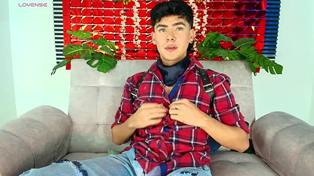 Snapshot of CamiiGuzmanX chatting on 02-12-26, 08:26 CamiiGuzmanX online show from 02-12-26, 08:26