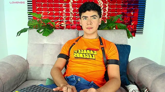 Snapshot of CamiiGuzmanX chatting on 02-16-26, 07:54 CamiiGuzmanX online show from 02-16-26, 07:54