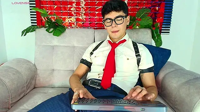 Snapshot of CamiiGuzmanX chatting on 02-17-26, 08:48 CamiiGuzmanX online show from 02-17-26, 08:48