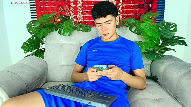 Snapshot of CamiiGuzmanX chatting on 02-21-26, 09:38 CamiiGuzmanX online show from 02-21-26, 09:38