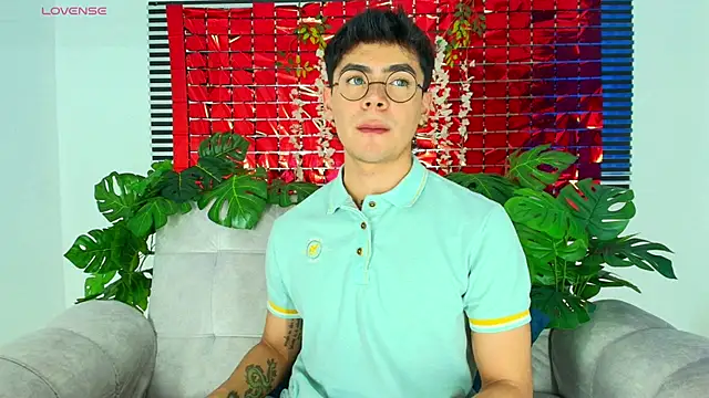 Snapshot of CamiiGuzmanX chatting on 02-28-26, 08:43 CamiiGuzmanX online show from 02-28-26, 08:43