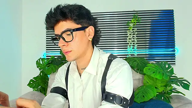 CamiiGuzmanX online show from 03-05-26, 10:17