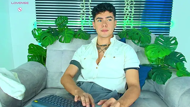 CamiiGuzmanX online show from 03-15-26, 05:08