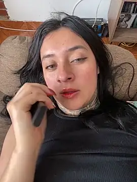 Snapshot of Rouse_07 chatting on 10-15-25, 04:18 Rouse 07 online show from 10-15-25, 04:18