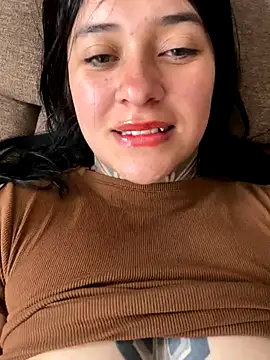 Snapshot of Rouse_07 chatting on 10-27-25, 04:33 Rouse 07 online show from 10-27-25, 04:33