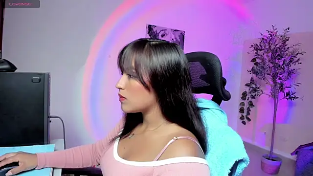 Snapshot of Cameroon-Diaz chatting on 09-11-25, 01:44 Cameroon-Diaz online show from 09-11-25, 01:44