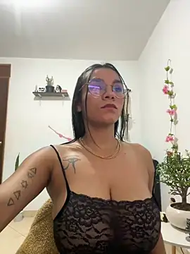 Zendaya11 online show from 11-12-25, 05:08