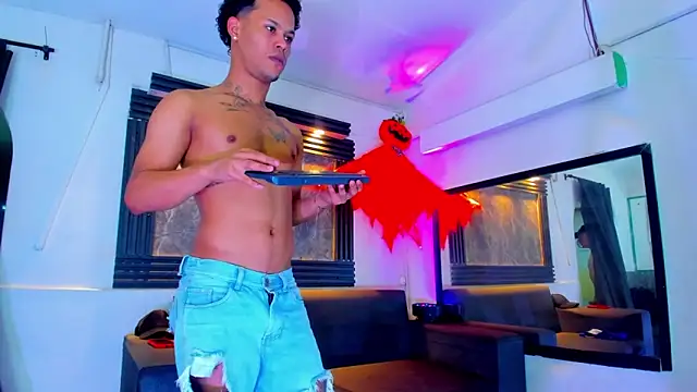 Snapshot of Rick_big chatting on 10-15-25, 04:01 Rick big online show from 10-15-25, 04:01