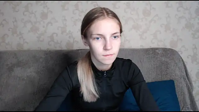 HitGyrl online show from 10-08-25, 01:03