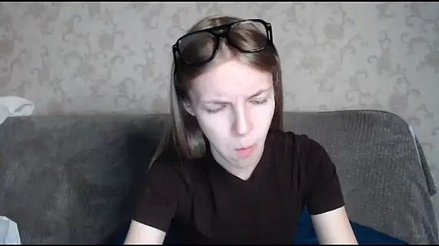 HitGyrl online show from 10-24-25, 01:13