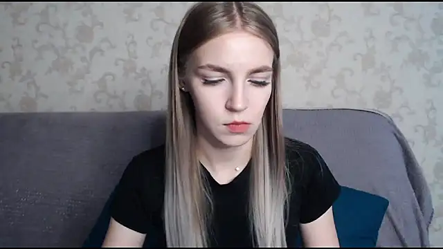 HitGyrl online show from 11-29-25, 08:17