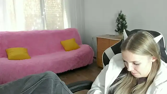 HitGyrl online show from 02-08-26, 08:40