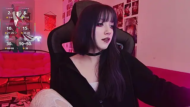 LiliLuna online show from 12-16-25, 01:05