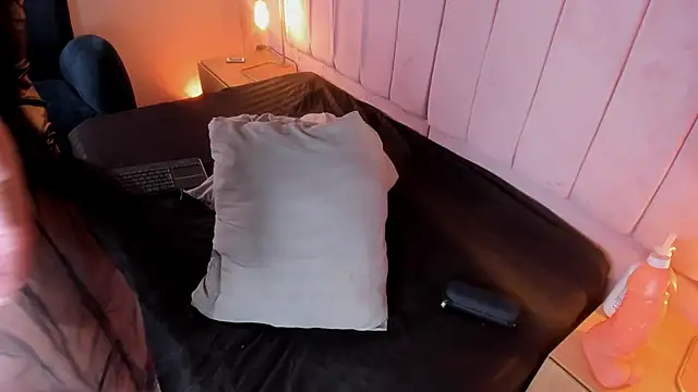 Hillary Collins1 online show from 02-21-26, 08:10