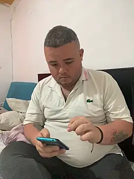 Snapshot of Chimbo-1996 chatting on 10-29-25, 08:32 Chimbo-1996 online show from 10-29-25, 08:32