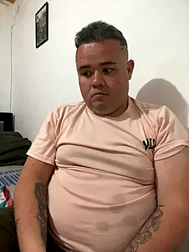 Snapshot of Chimbo-1996 chatting on 11-18-25, 01:33 Chimbo-1996 online show from 11-18-25, 01:33