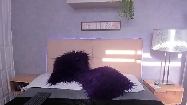 VioletaNova online show from 12-18-25, 12:44