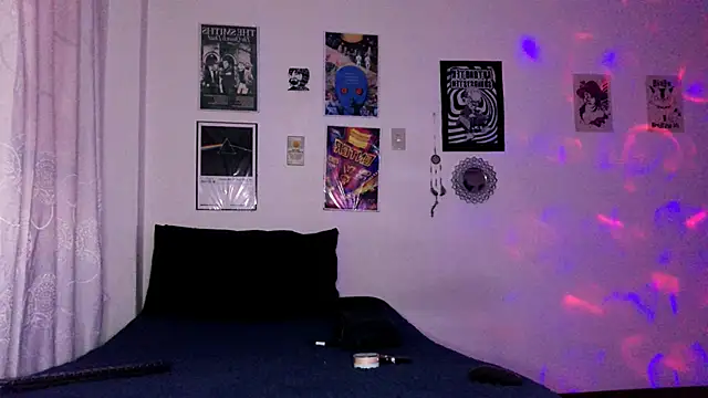 Snapshot of plutonbluemooon333 chatting on 12-17-25, 02:06 plutonbluemooon333 online show from 12-17-25, 02:06