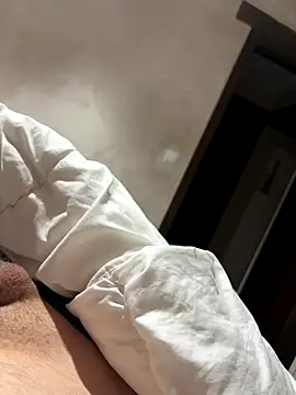 Snapshot of elcalabacin chatting on 10-19-25, 04:13 elcalabacin online show from 10-19-25, 04:13