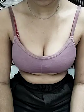 Snapshot of NAIRA5677 chatting on 10-10-25, 04:39 NAIRA5677 online show from 10-10-25, 04:39