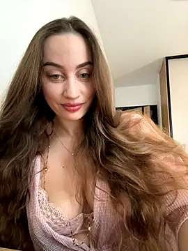 Snapshot of Maribelle_Vinnie chatting on 12-15-25, 11:36 Maribelle Vinnie online show from 12-15-25, 11:36