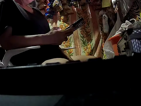 Hotzoey16 online show from 12-23-25, 12:08