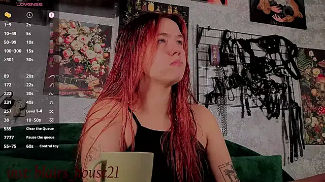 Snapshot of the_high_priestess chatting on 10-18-25, 06:37 the high priestess online show from 10-18-25, 06:37
