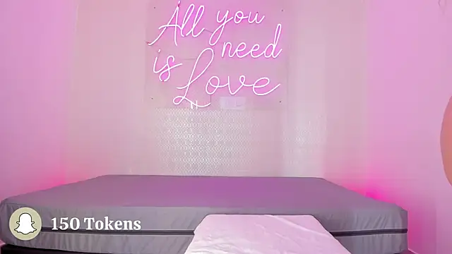 Snapshot of aleksandramiller_ chatting on 09-26-25, 01:04 aleksandramiller online show from 09-26-25, 01:04