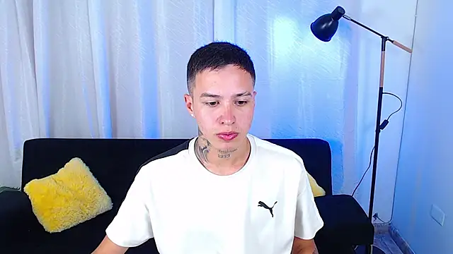 Cumandres18 online show from 04-14-26, 02:12