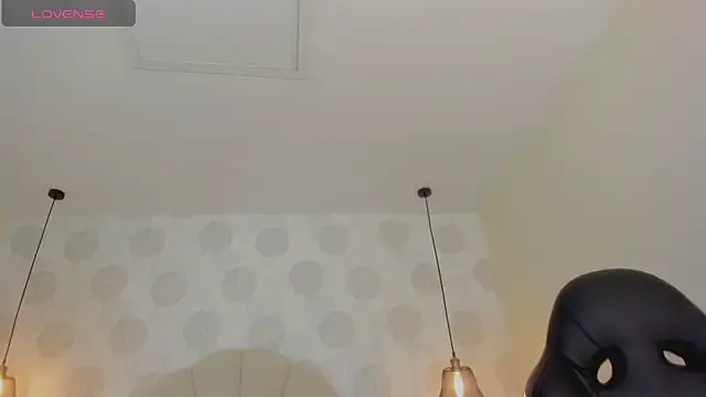 GIANAMILLER6 online show from 12-17-25, 12:22