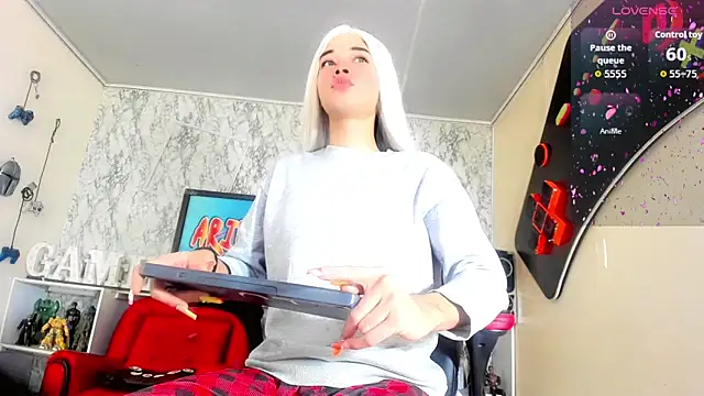 Madison Mujica online show from 10-25-25, 11:07