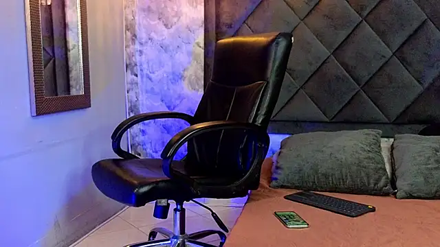 Apolo rousse1 online show from 09-17-25, 08:54