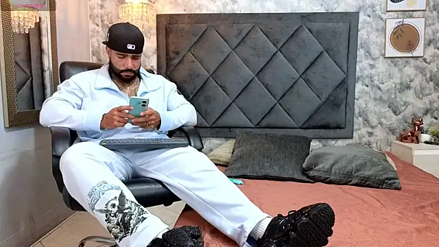 Apolo rousse1 online show from 09-18-25, 08:44