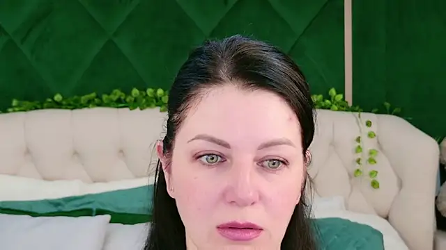 Snapshot of Nina_Stane chatting on 10-15-25, 05:29 Nina Stane online show from 10-15-25, 05:29