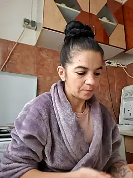 alinaalinutzq online show from 10-18-25, 02:07