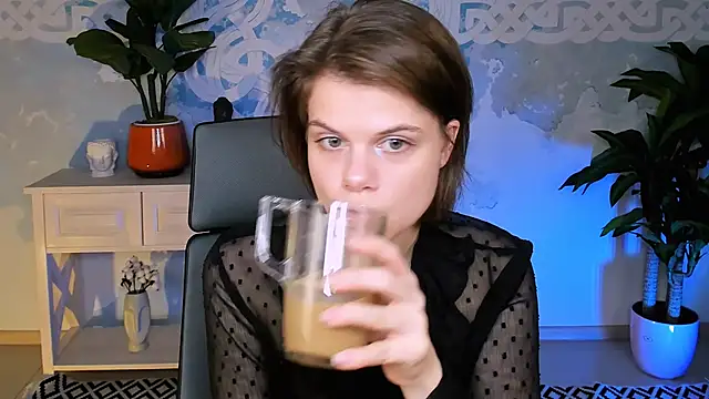 EllieMurler online show from 11-28-25, 09:12